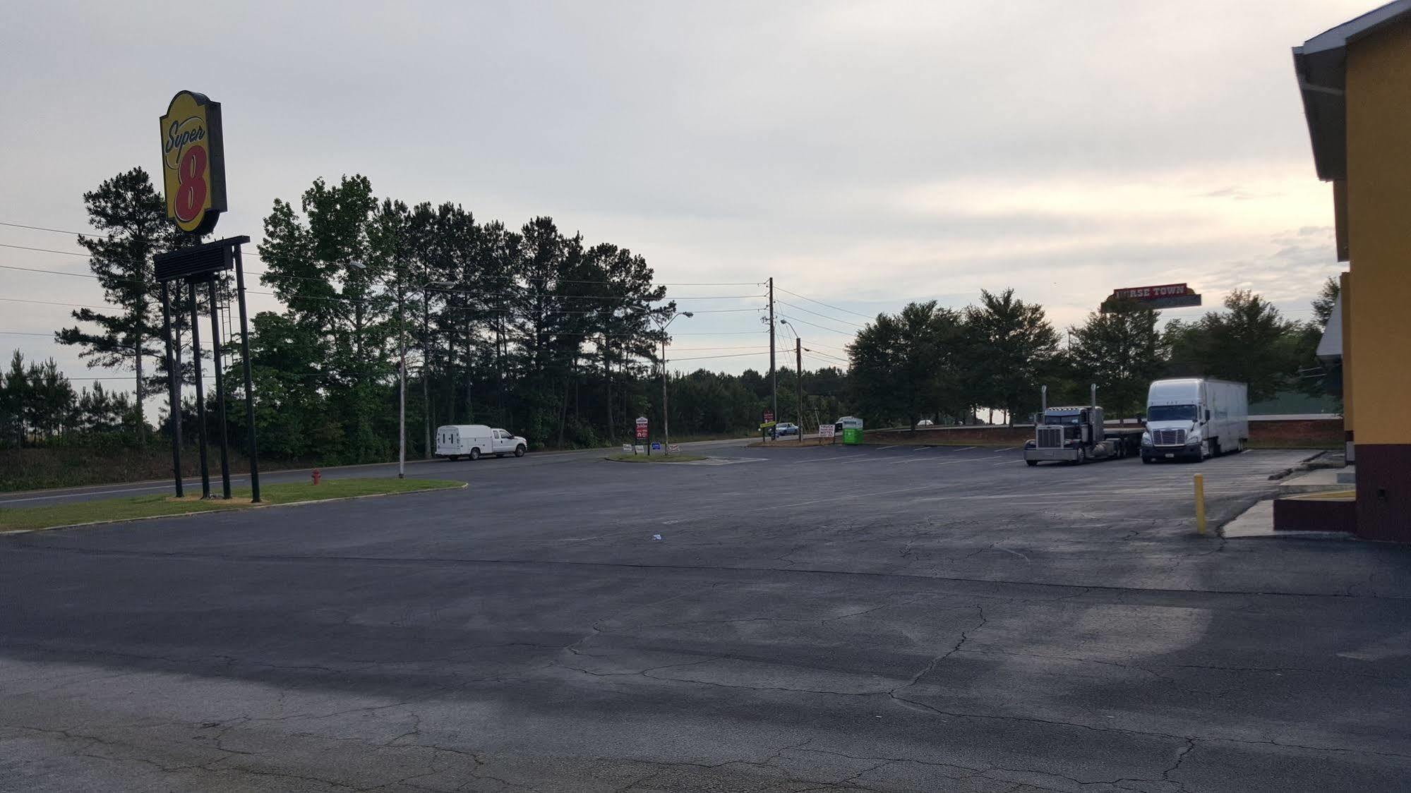 Super 8 By Wyndham Locust Grove Motel Exterior photo